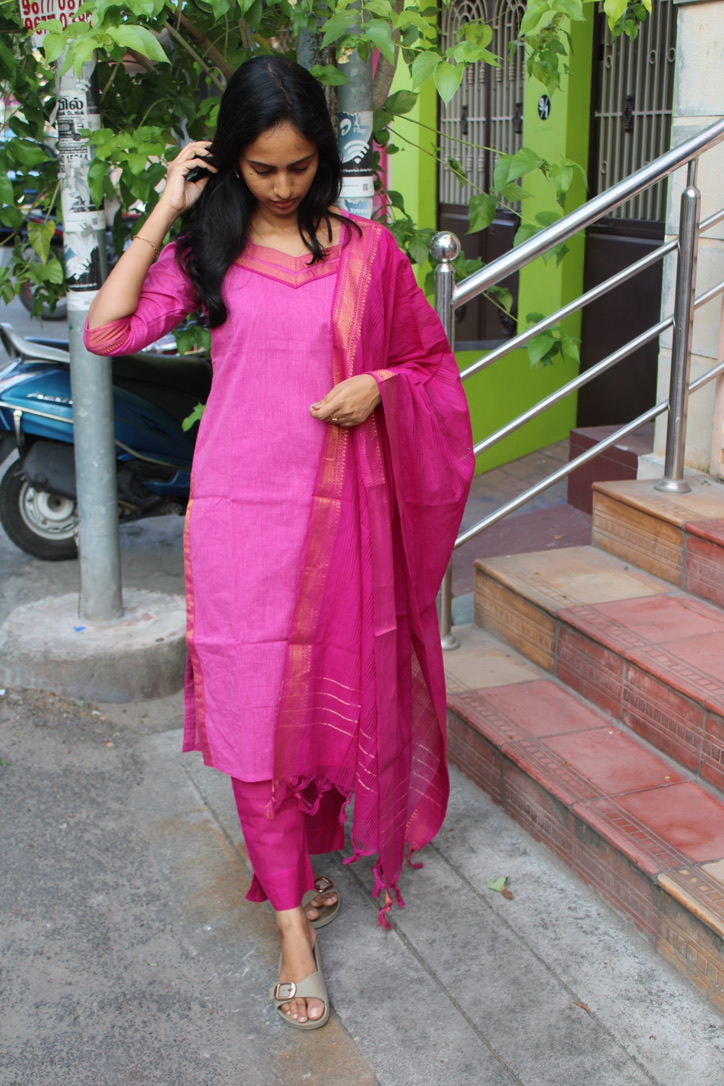 Gulabi Grace Salwar Set