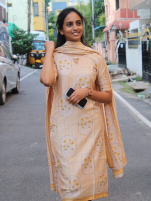 Onapookalam Kurti Set